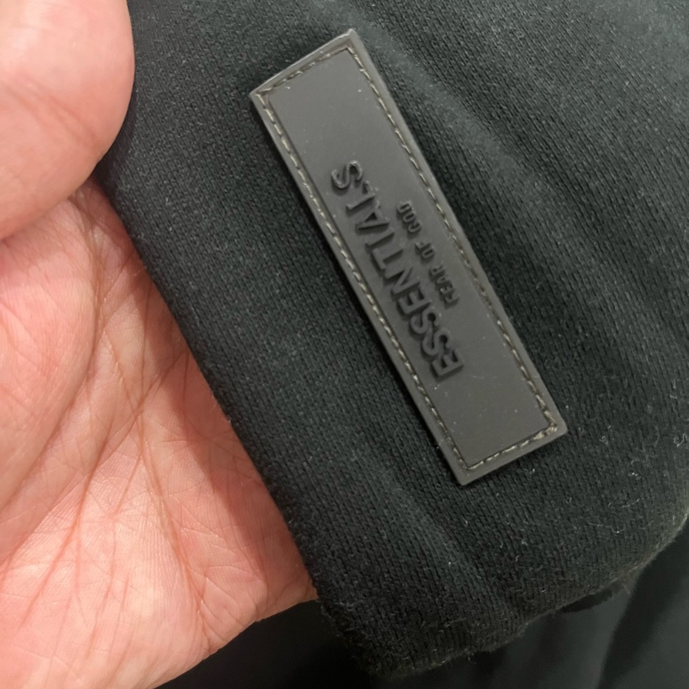 ESSENTIALS Men's Black Logo Hoodie 100% authentic - Picture 6 of 7